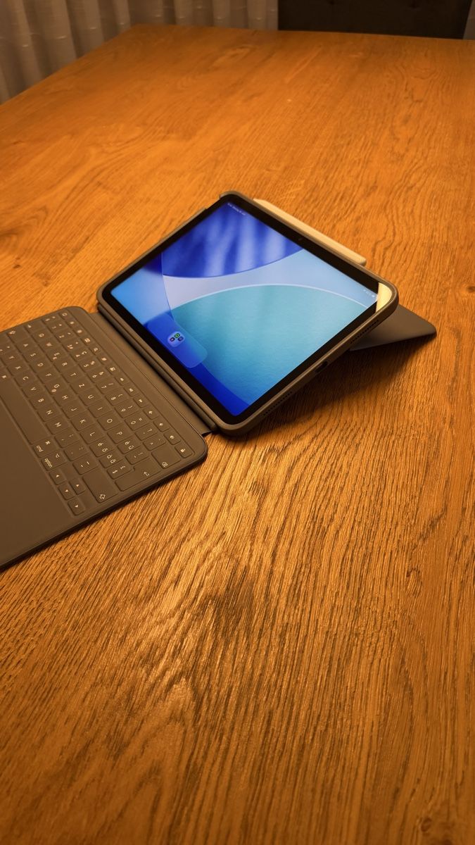 Apple Tablet PC: Apple iPad 2025 + Hülle + Tastatur + Stift – Nuovo (secondo la descrizione) da Berikon venduto da Peter_Graf_d1 2