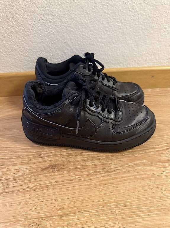 Scarpe da uomo: SCHWARZE NIKE SNEAKER – Usato da Winterthur venduto da fij_f65r 1