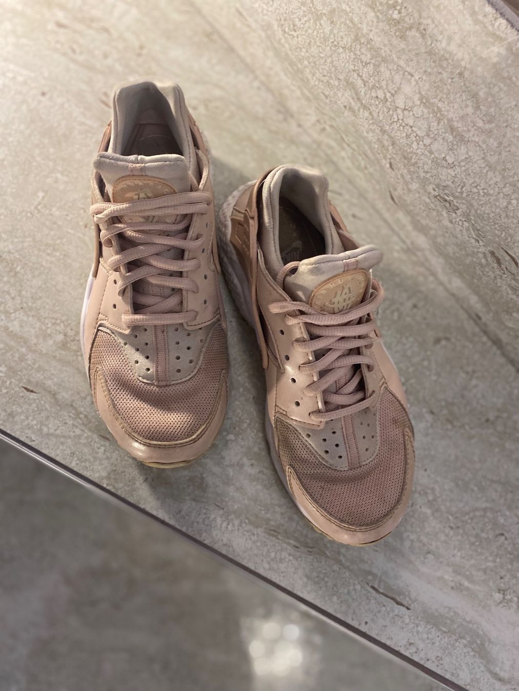 Nike Scarpe da donna: Nike Air Hurache Gr 38 – Usato da Birrwil venduto da Bendegriz 1