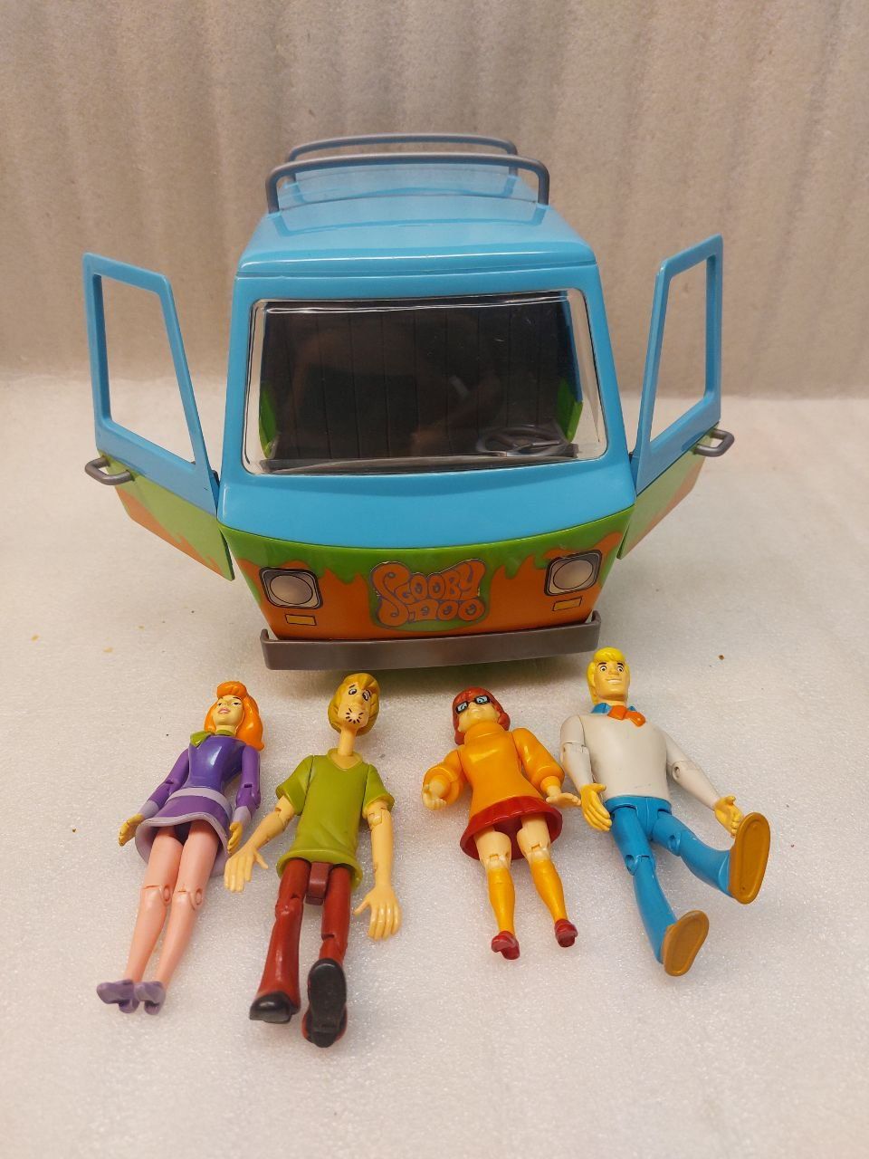 Giocattoli: Scooby-Doo Mystery Machine van with 4 characters - 2005 – Usato da Pambio Noranco venduto da TREBORLOP 1