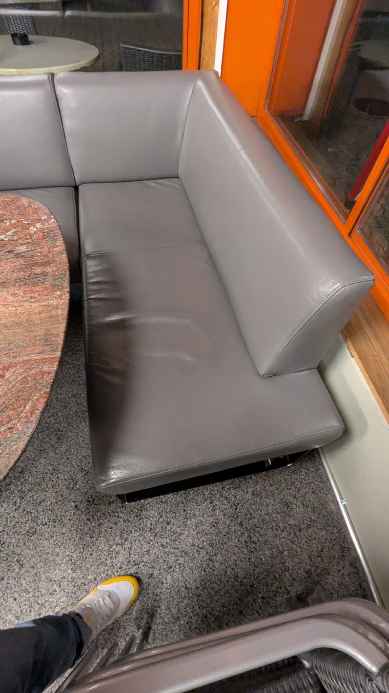 Tavoli: Marmortisch mit Sofa – Usato da Arbon venduto da nolodon 4