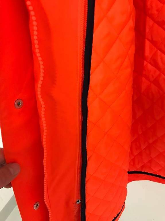 Giacche: Winterjacke mit orangen Innenfutter – Usato da Bätterkinden venduto da Murri01 2