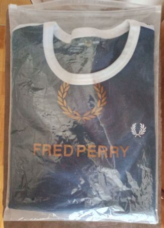 Fred Perry T-Shirt ungetragen