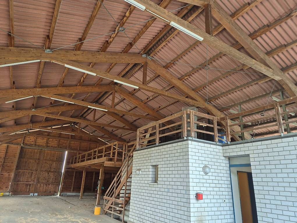 Articoli in legno: Holzkonstruktion Leimbinder – Usato da Oberstammheim venduto da Hoeraaweg 1