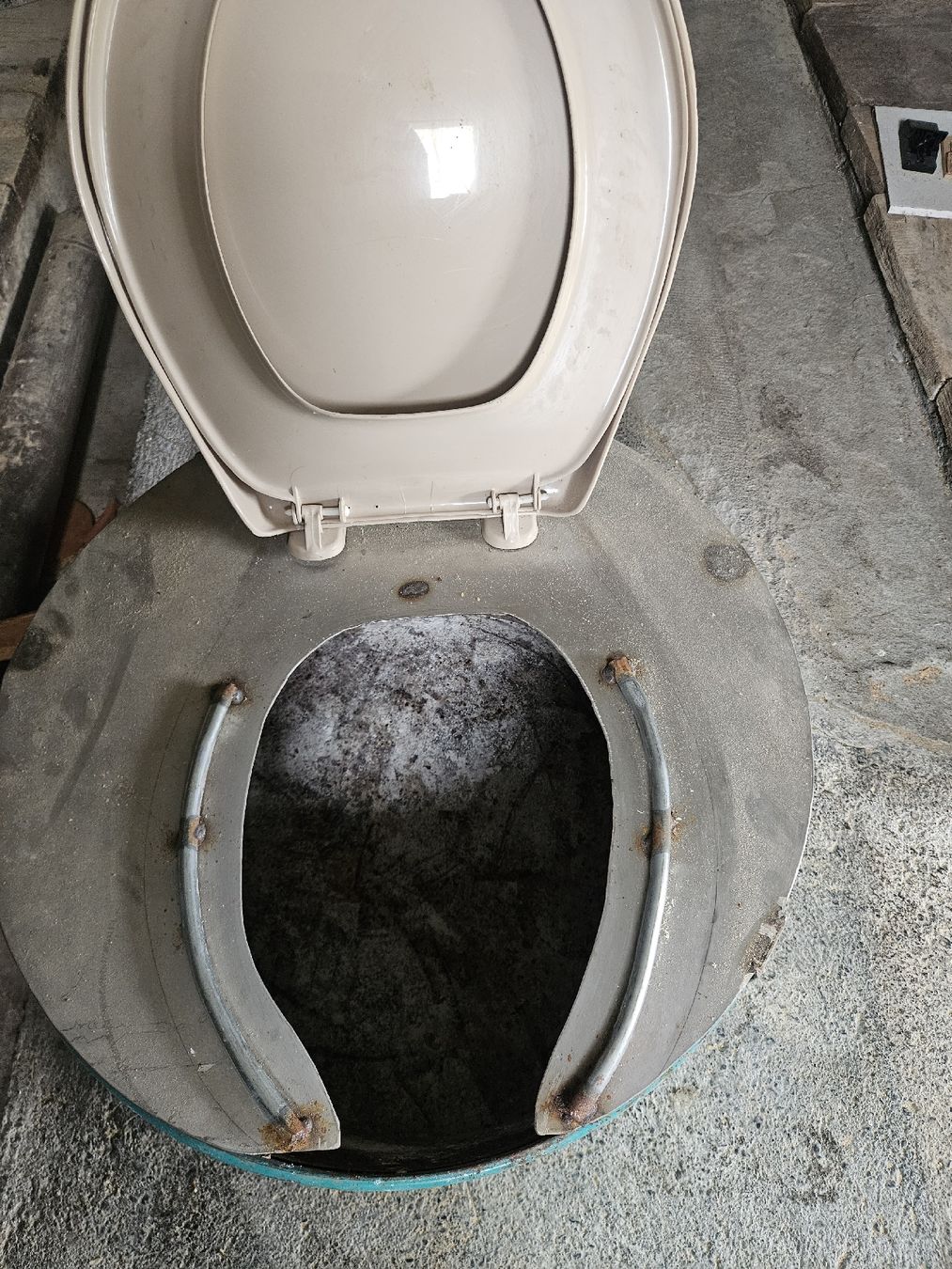 WC: Toilette für Alphütte oder Maiensäss  – Usato da Saas im Prättigau venduto da unimog401 1