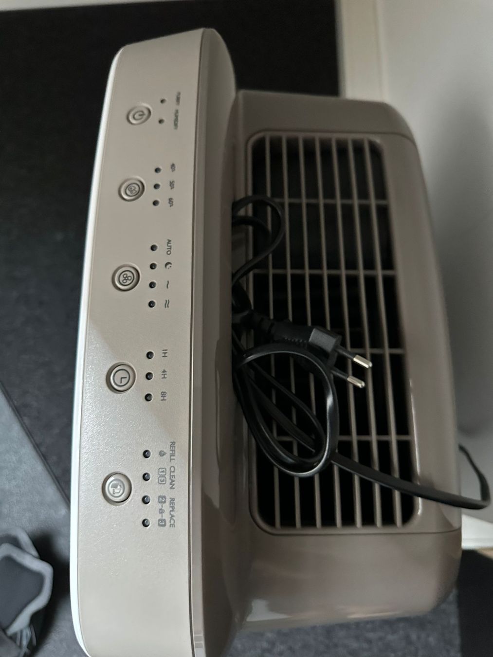 Philips Purificatori d'aria: Philips Luftreiniger und -befeuchter – Usato da Obfelden venduto da Luzerner01 2