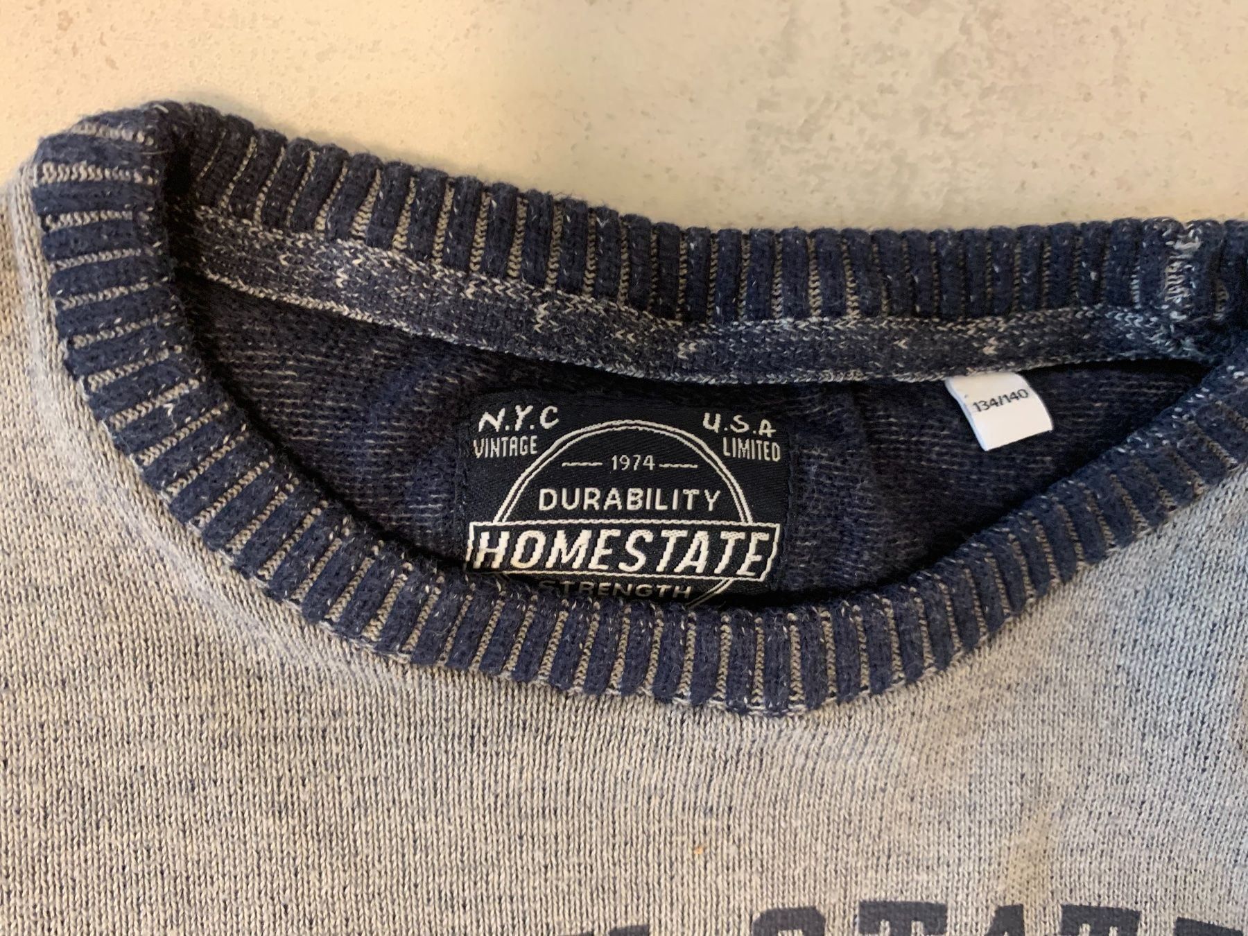 Pullover & Sweatshirts: Pullover – Gebraucht aus Luzern von Boudin03 2