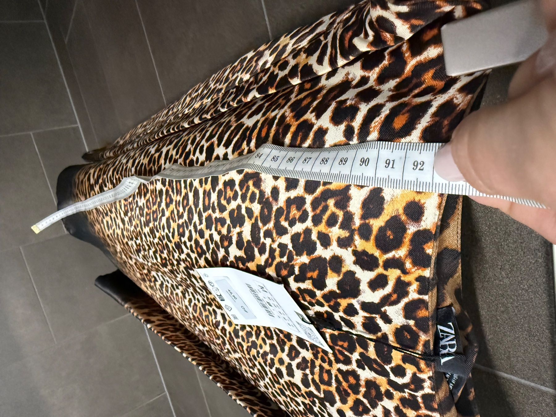 Zara Gonne: Zara leopard slip skirt neu M – Nuovo e nell'imballaggio originale da Steinhausen venduto da Alise 2