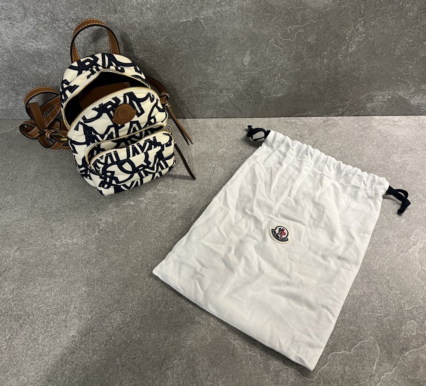 Moncler Zaini: MONCLER Rucksack Small (LIMITIERT) ... – Nuovo e nell'imballaggio originale da Klosters venduto da ClodiKL 6