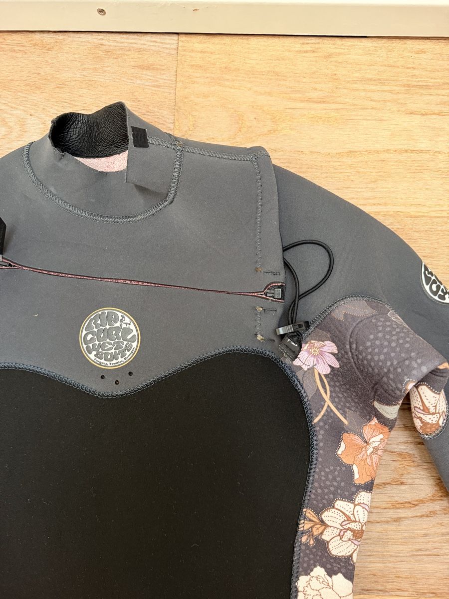 Rip Curl Completi & Tailleur: Wetsuit Rip Curl 4/3mm, size 10 – Usato da Frauenfeld venduto da Tendi.01 1