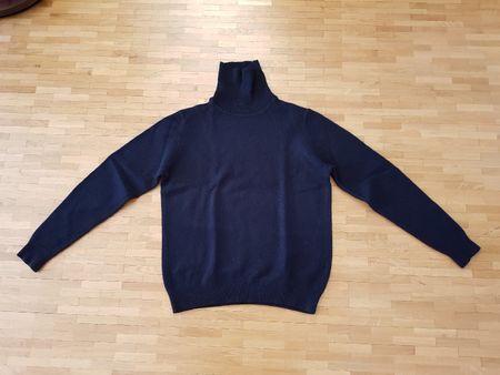 Pull Uniqlo Homme, Taille M, Noir à col roulé.