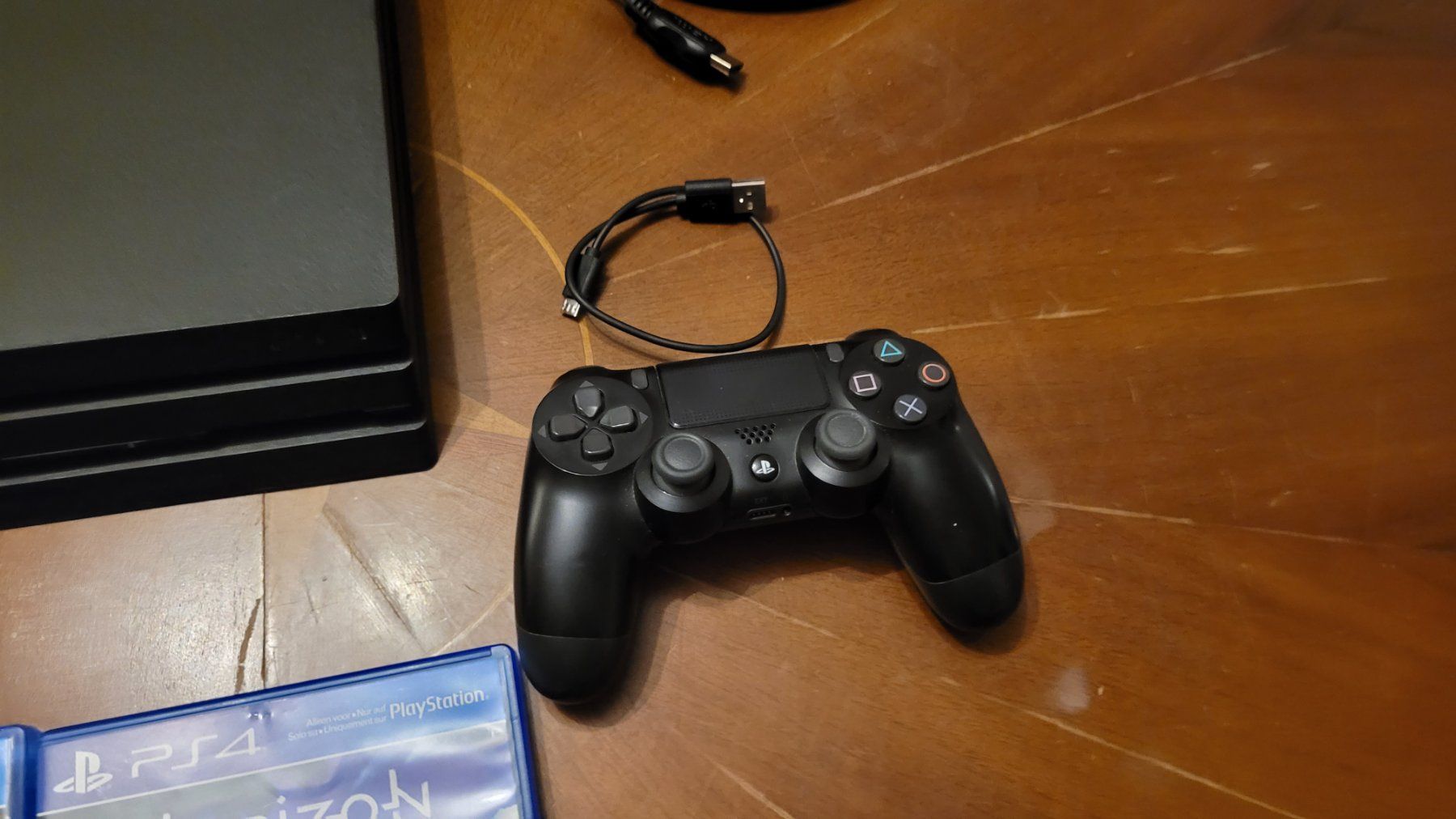 Sony Console: Top PS4 Pro  Set inkl Externer Festplatte – Usato da Gretzenbach venduto da Uli1980 2