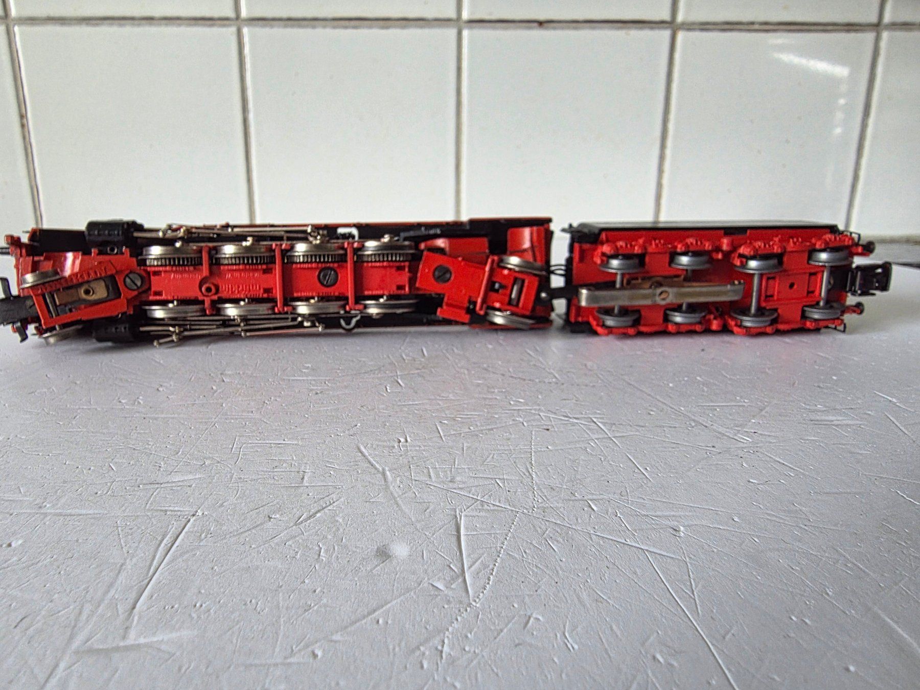 Märklin Modellini di ferrovie: Tenderlok DB BR 41, Lok-Nr. 41 334 – Usato da Seuzach venduto da Loeckeli01 6
