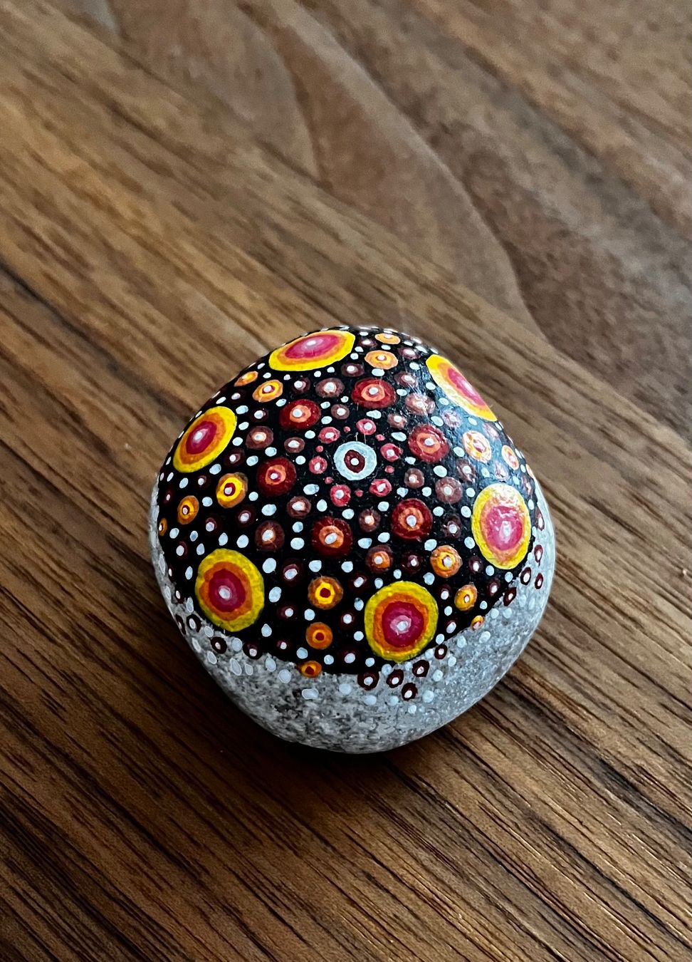Tutte le decorazioni: Handbemalter Mandala-Stein, Deko, Glücksbringer, Geschenk – Usato da Luzern venduto da sil_v7yf 1