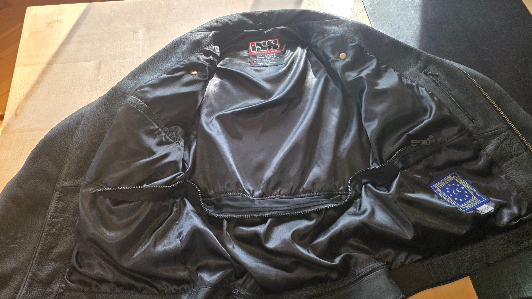 IXS Giacche: Leder Motorrad Jacke mit Protektoren Gr.L – Usato da Schönengrund venduto da nae_8cty 3