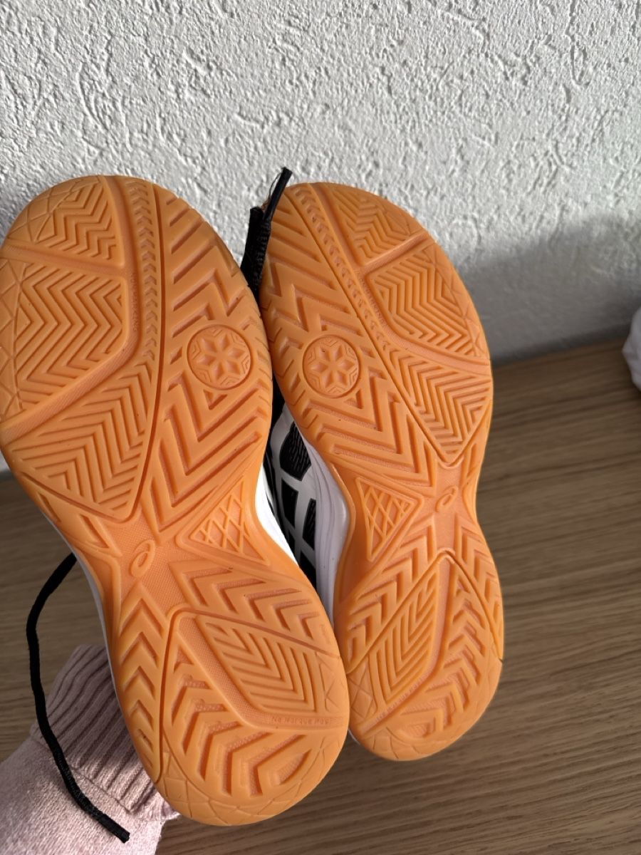 Asics Herrenschuhe: Asics Schuhe 36 – Gebraucht aus Schmerikon von BiancaM03 2