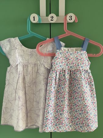 Set von zwei Sommerkleidern