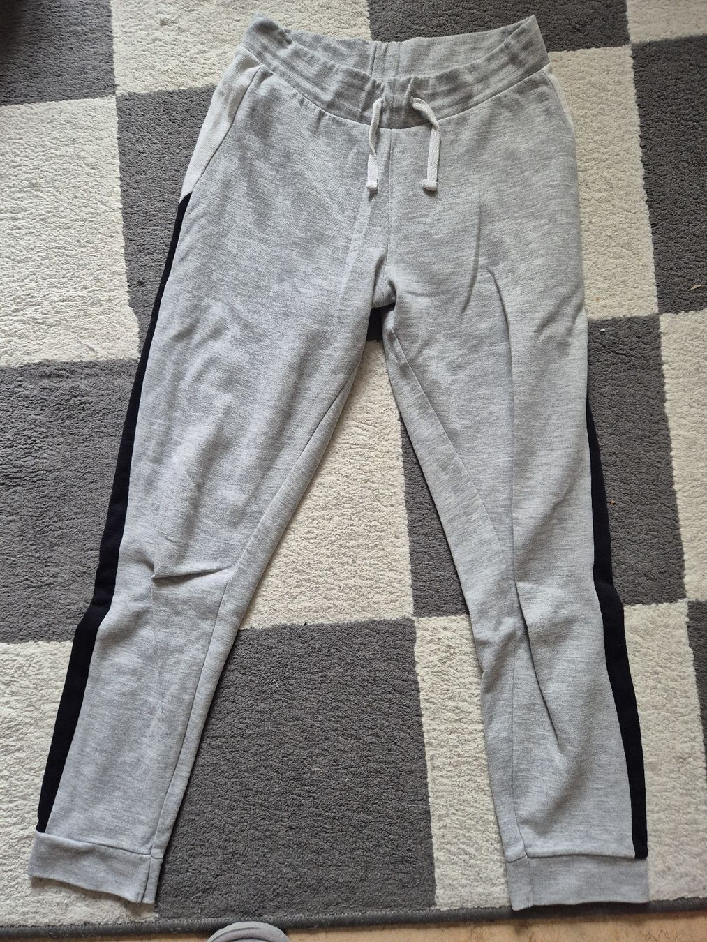 C&A Pantaloni: Jogginghose grau – Usato da Aesch BL venduto da sar_j59l