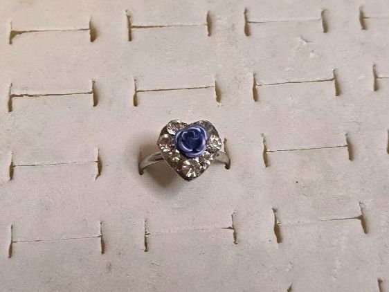 Anelli: Bague ajustable fleur bleu et strass – Nuovo (secondo la descrizione) da Territet venduto da Cenh 2