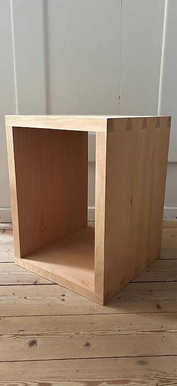 Tables de nuit: Hocker / Nachttisch – D'occasion à Bern par lke_y6gm