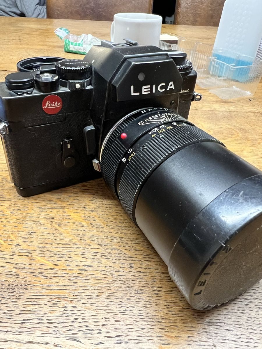 Leica Fotocamera: Leica R3 Electronic + 2 Objektive + Zubehör – Usato da Urdorf venduto da Glouis 1