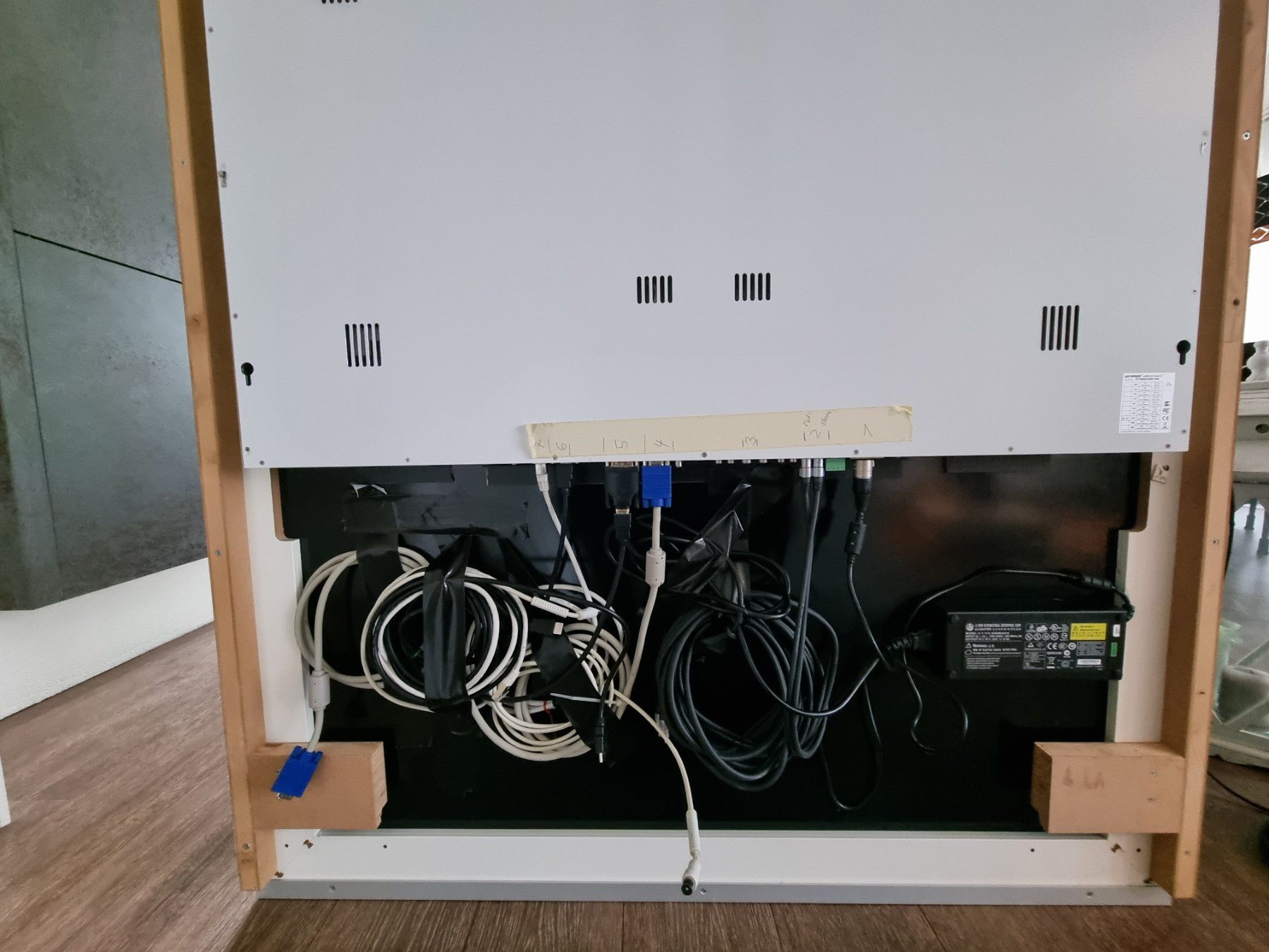 Fernseher: TV Modul Ad Notam Mirror Image mit Glas- Paneel – Gebraucht aus Windisch von Firstspace 4