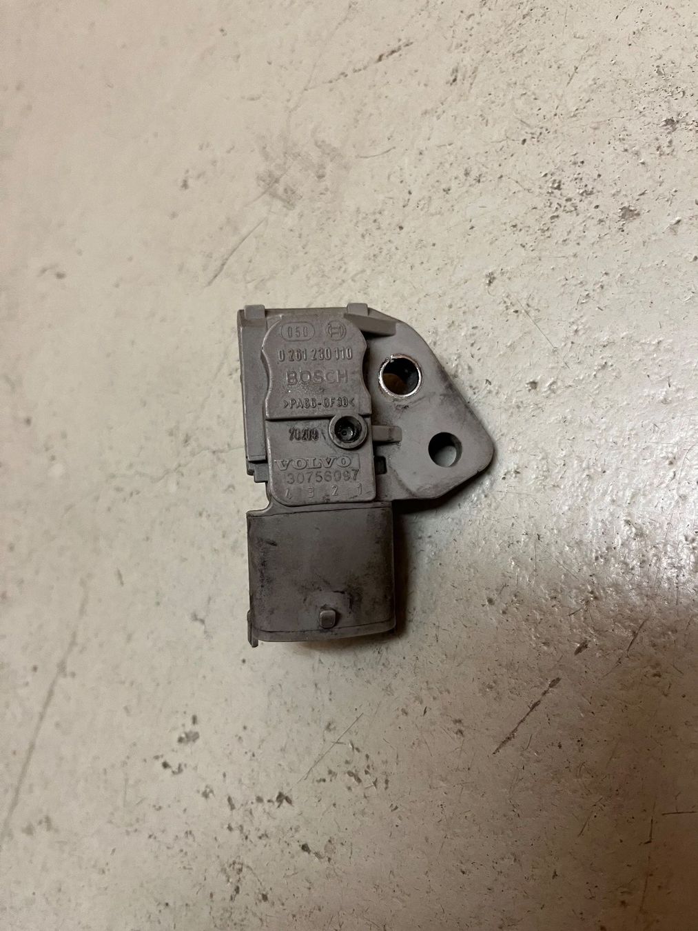Volvo Toutes les pièces auto: Volvo Kraftstoffdrucksensor – 30756097 – D'occasion à Bischofszell par VolvoT5
