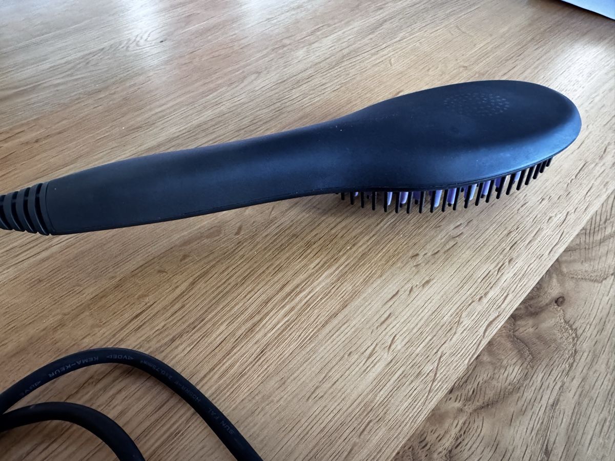 Autres soins des cheveux: Brosse chauffante Dafne – D'occasion à Neyruz FR par cla_7dcj 3