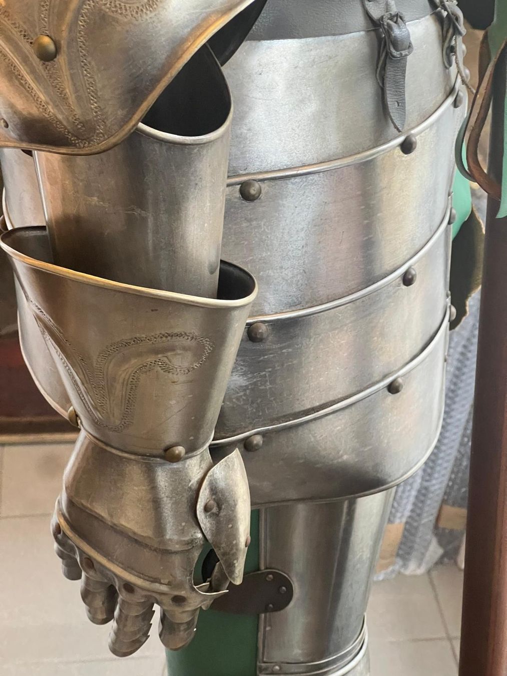 Tutte le decorazioni: Armatura Antica / Uralte Rüstung – Usato da Locarno venduto da the_8q9p 3