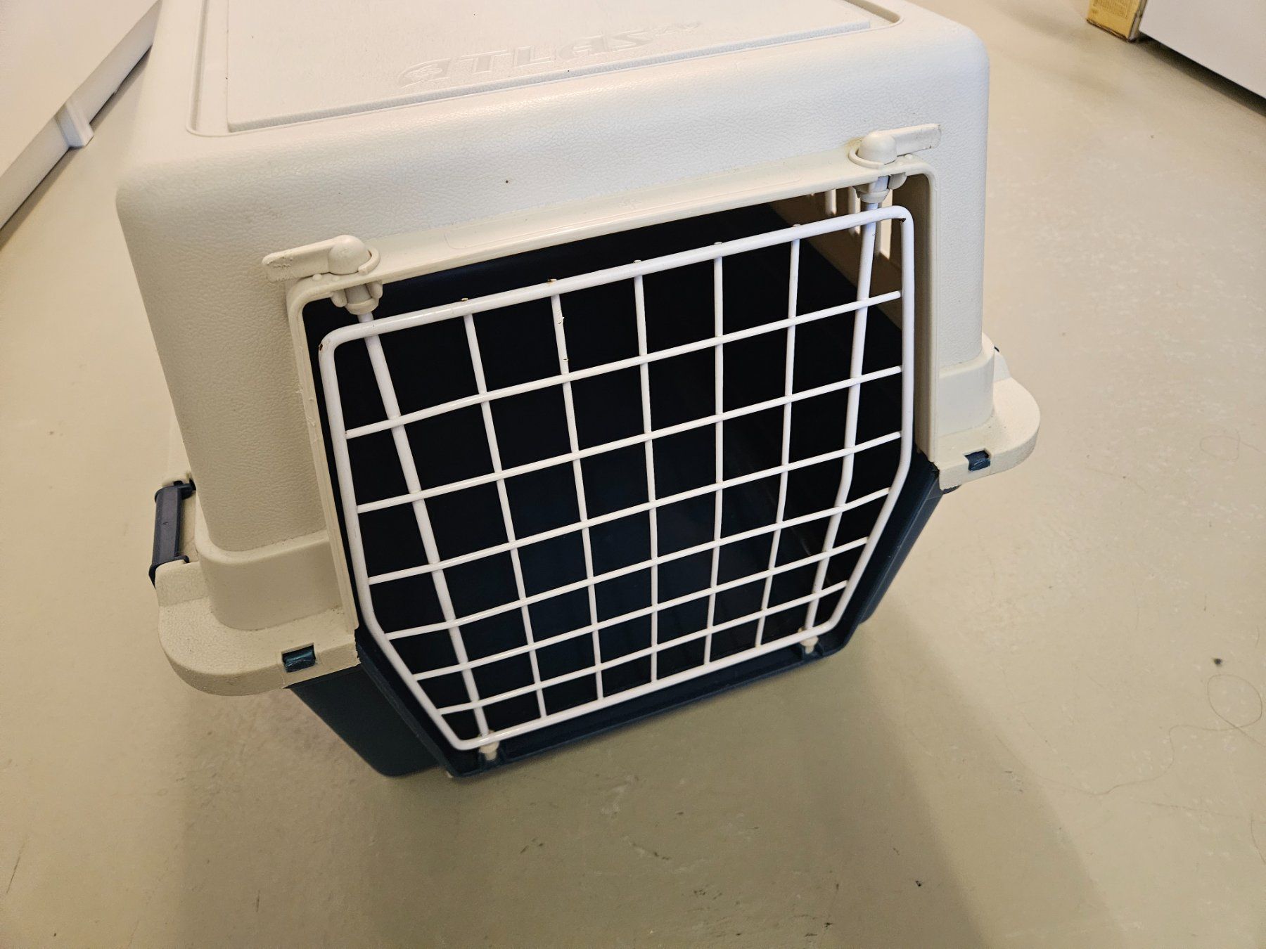 Ferplast Gabbie, trasporto & Sicurezza: Transportbox für Katzen – Usato da Diepoldsau venduto da Theatom0