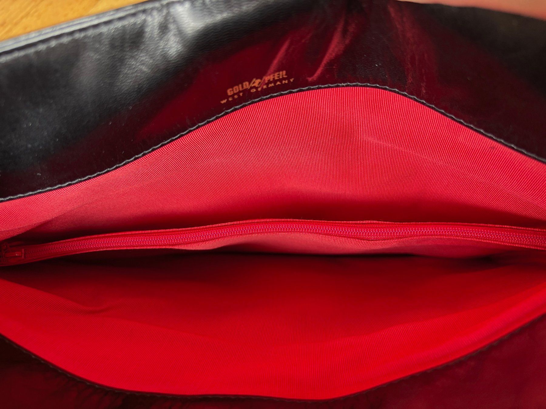 Taschen für Damen: Goldpfeil Vintage Tasche Design Linie 80er Sammlerstück – Gebraucht aus Zürich von dulceamargo 4