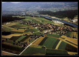 AK Walliswil b. Wangen, Luftaufnahme, Ort mit Feldern und Fl