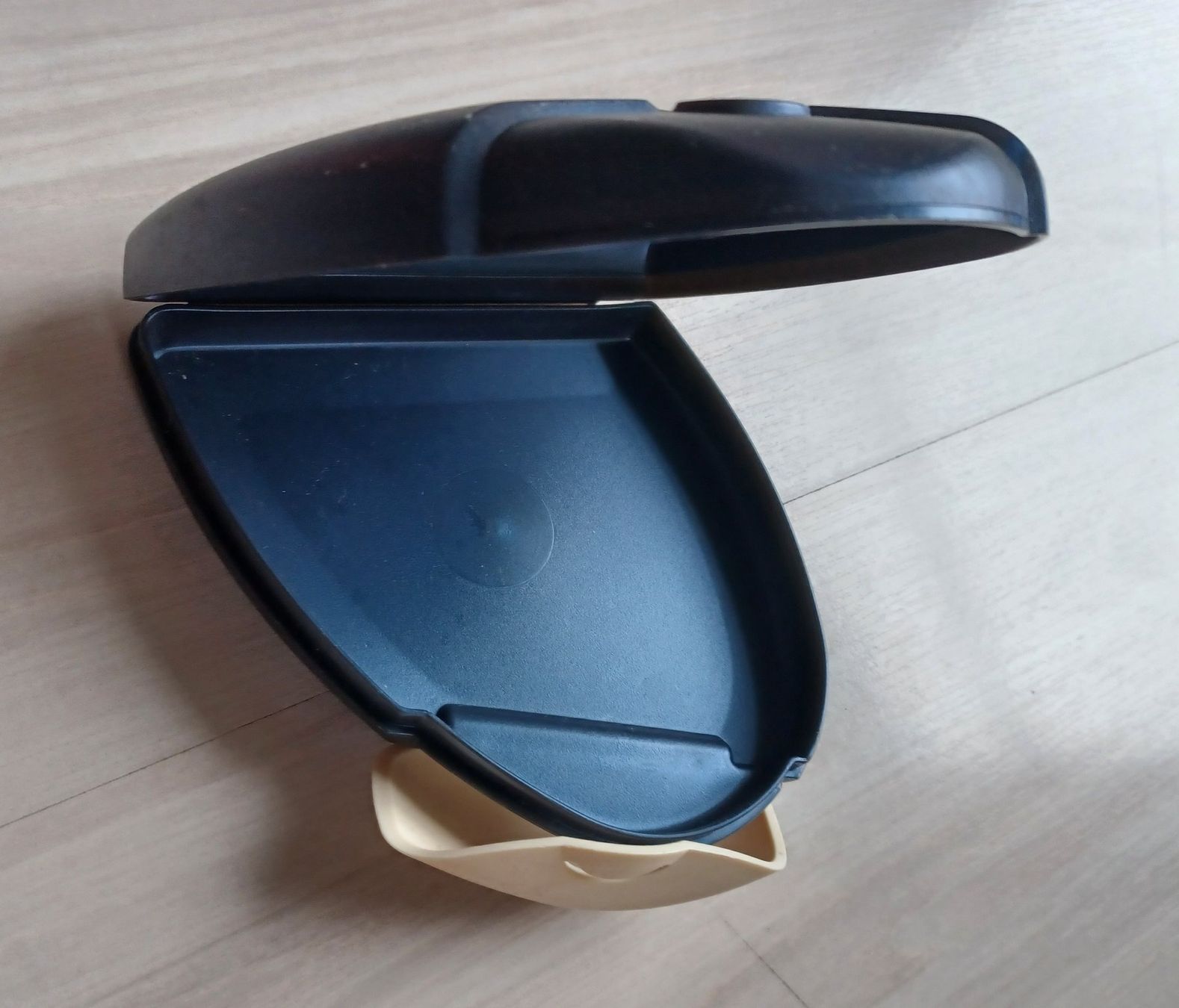 Tupperware Contenitori & Simili: Lunchbox dunkelblau – Usato da Seewen SZ venduto da Herakles5 1