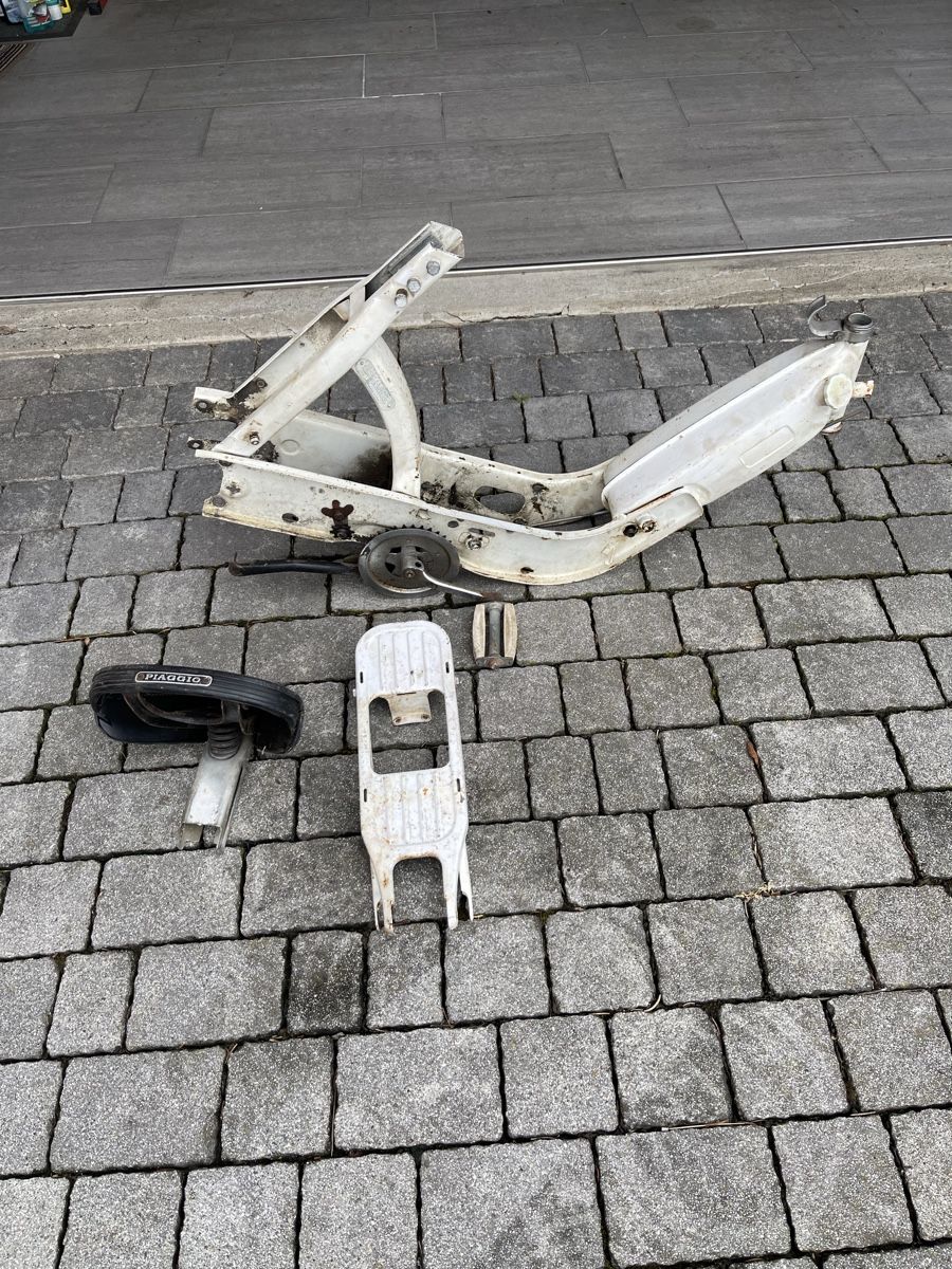 Piaggio Parti ricambio per ciclomotori: Rahmen Piaggio Ciao CH 7075 – Usato da Novazzano venduto da Mich1974