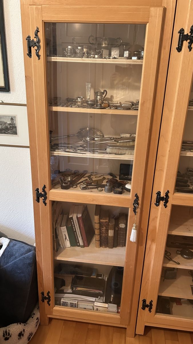 Vitrines: Antike Silbersachen – D'occasion à Chur par Fedova