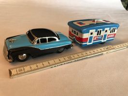 Spielzeug Auto aus Blech mit Wohnwagen, Japan 50er Jahre