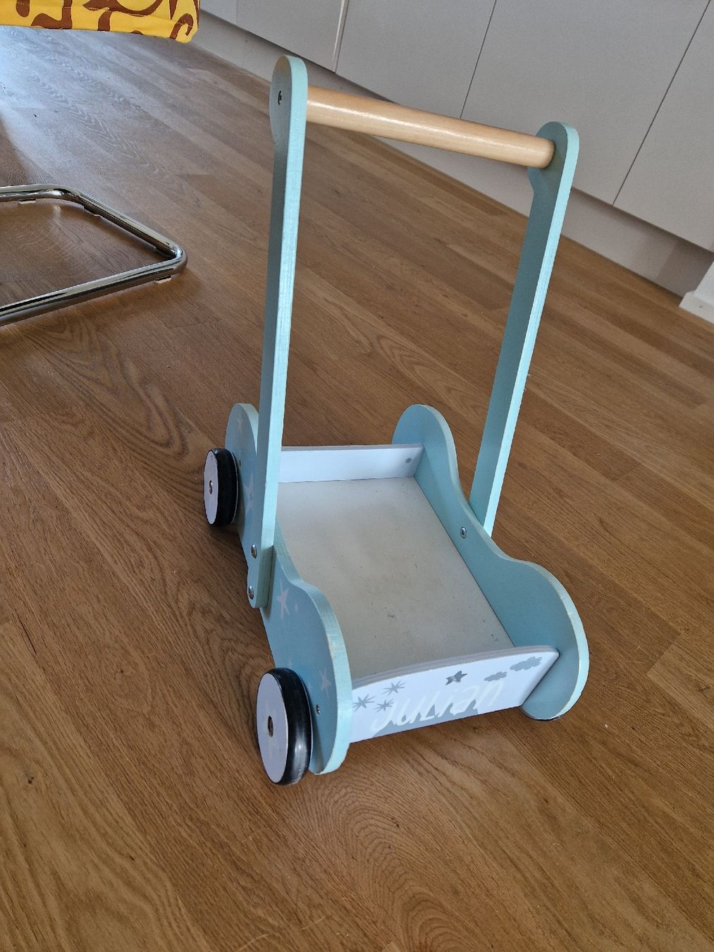 Fahrzeuge für Kinder: Lauflernwagen Holz hellblau mit Sternen Muster – Gebraucht aus Emmen von Edowin01 2