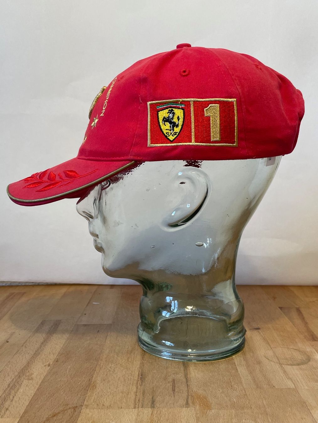 Copricapi, berretti & cappellini: 2002 Cap Michael Schumacher 5x World Champ Ferrari – Usato da Zürich venduto da le_souk 3