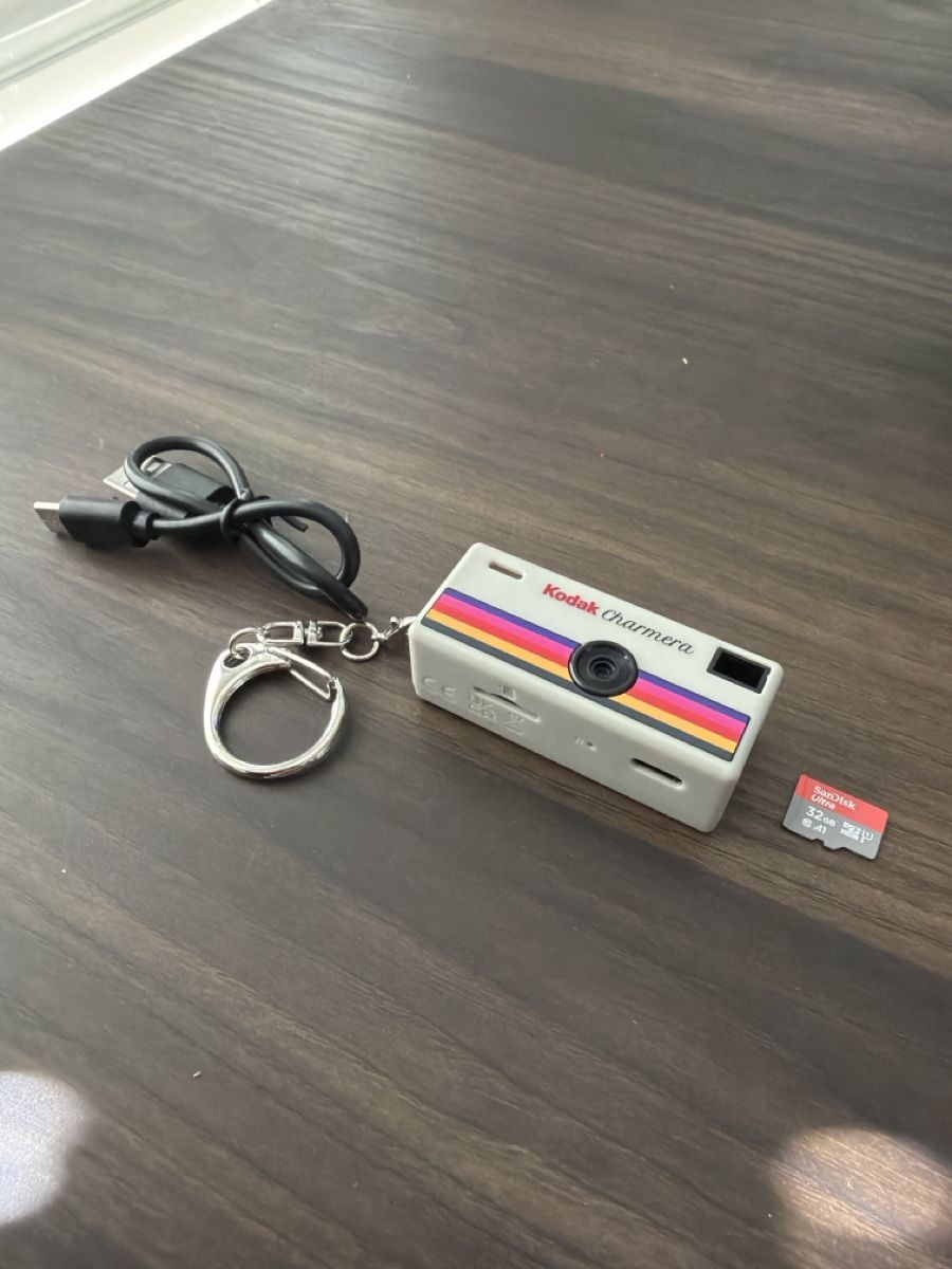 Kodak Fotocamera: Kodak Mini Camera Keychain, White, Includes SD Card – Usato da Zug venduto da fre_w72x