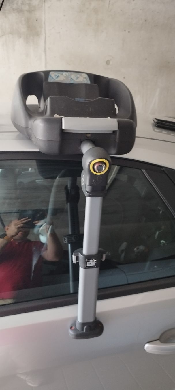 Maxi-Cosi Auto-Kindersitze: Maxi-Cosi Autositz mit Easyfix Station – Gebraucht aus Wilen b. Wollerau von unp_r7qz 4