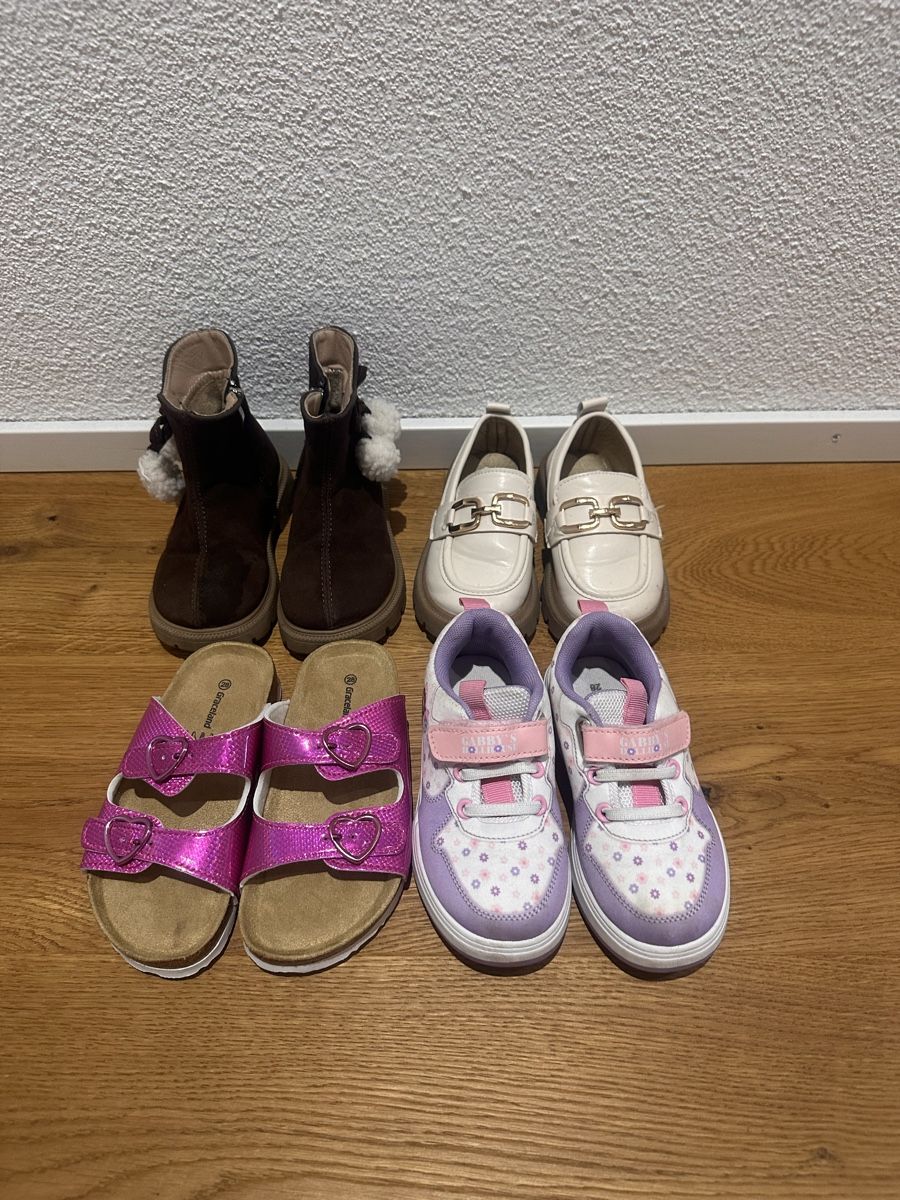 Chaussures filles: Mädchen Schuhe Gr. 28 – D'occasion à Romanshorn par SNSF12