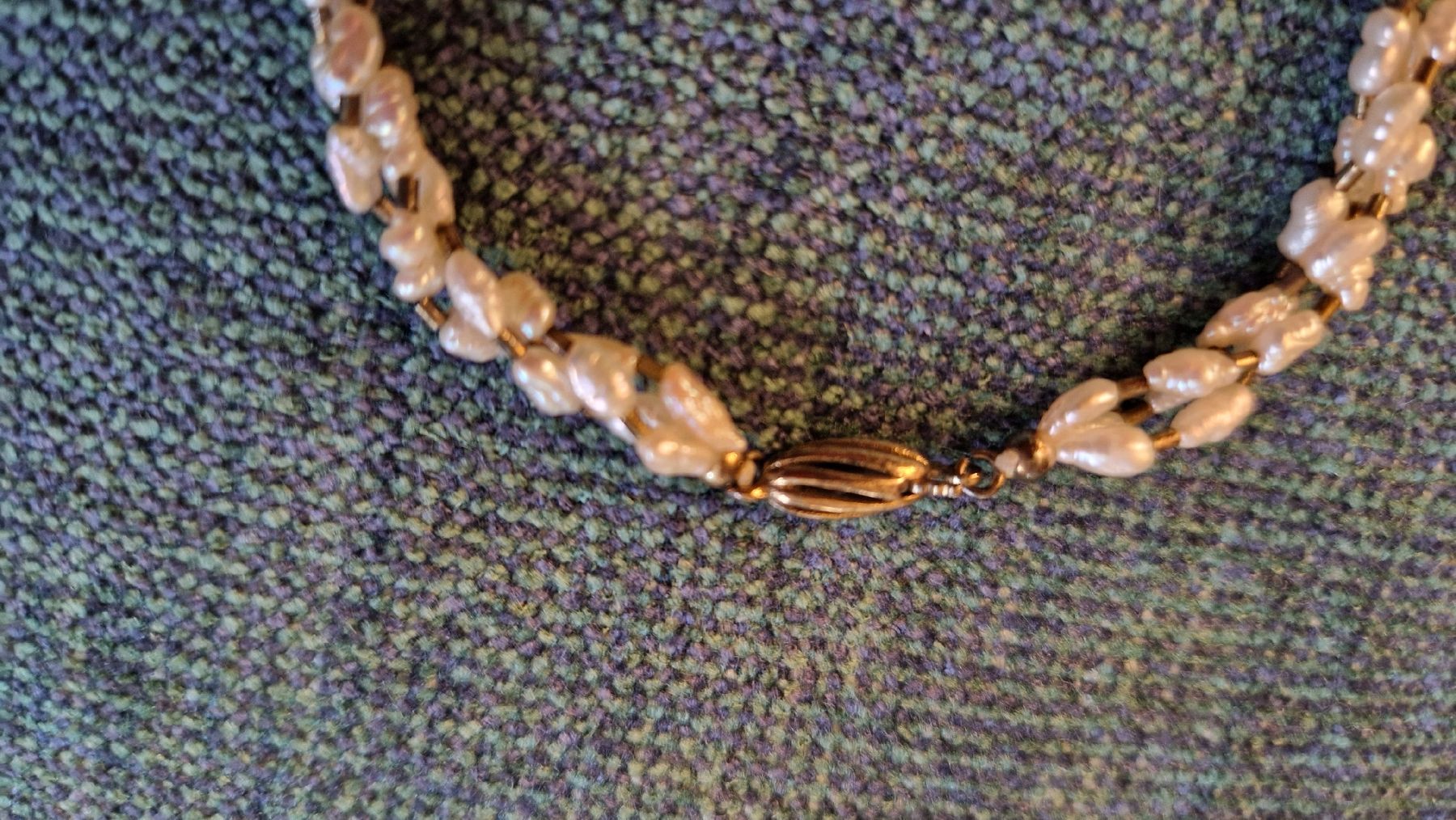 Armbänder & -reifen: Elegantes Perlenarmband, Vintage Look – Gebraucht aus Oberengstringen von Asteroid56 1