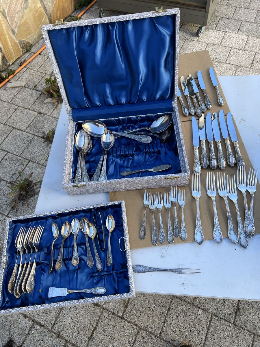 Solingen Set di posate: Besteckset versilbert Solingen Koffer gebraucht – Usato da Dittingen venduto da Bellevista