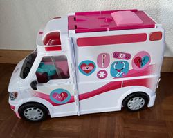 Barbie Krankenwagen 2-in-1 Spielset mit Licht & Geräuschen