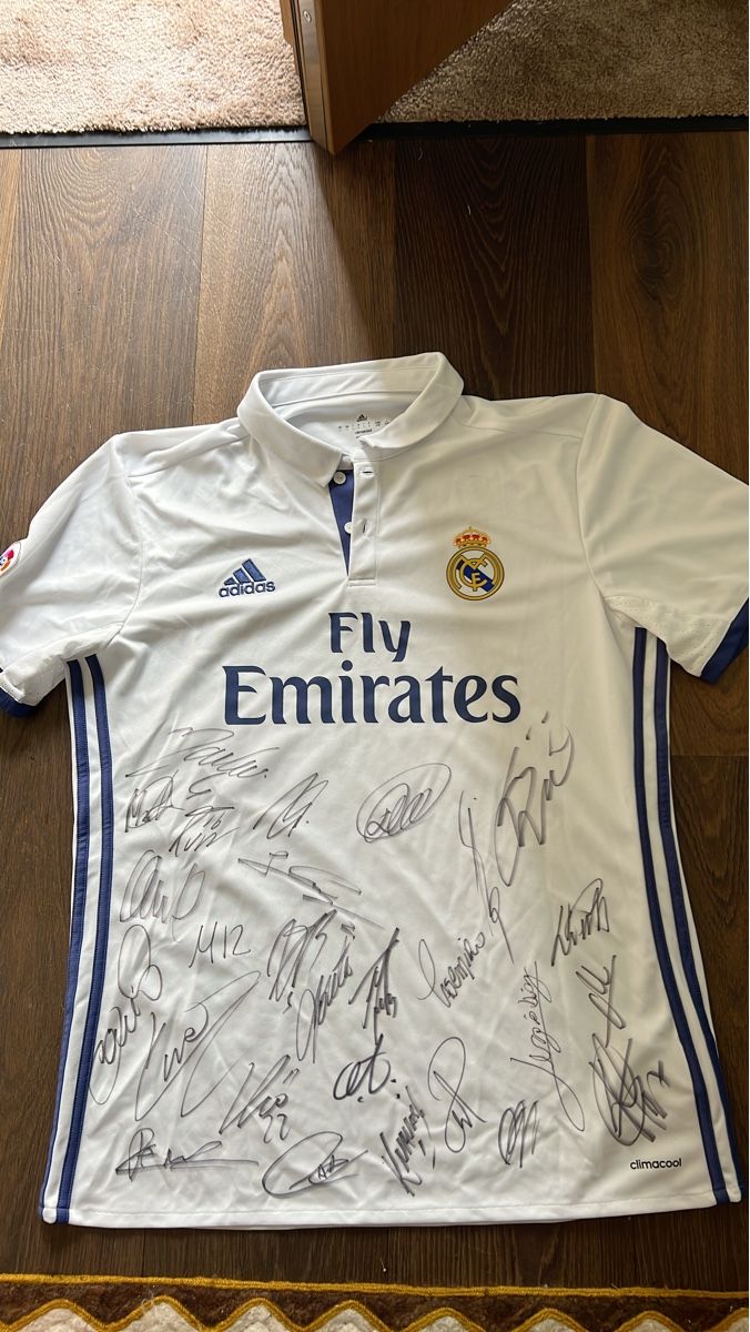 Adidas T-Shirts: Real Madrid Jersey White Adidas Signed Autograph – Neu (gemäss Beschreibung) aus Luzern von TIsabel