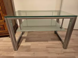 TV - Möbel aus Glas und Metall