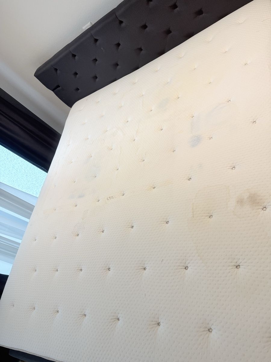 Lits: Bett180x200 – D'occasion à Binningen par mik_2r9l 1