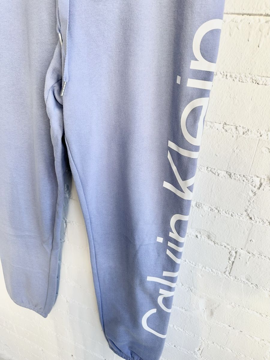 Calvin Klein Pantaloni: Neue lila Calvin Klein Jogginghose / Gr. M – Nuovo (secondo la descrizione) da Bern venduto da Fraeuleinhonig 2