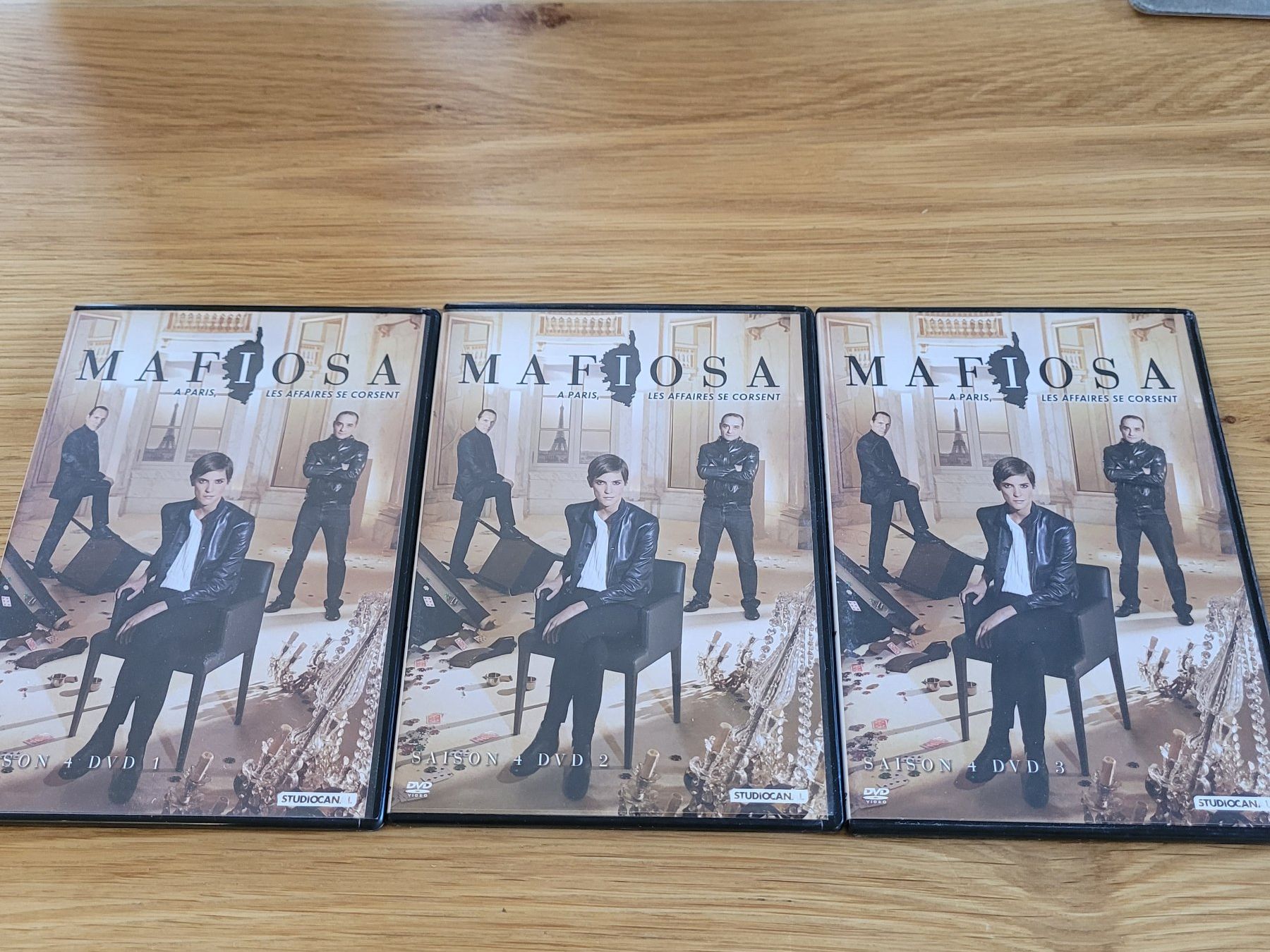 Tous les DVDs: DVD Mafiosa Saison 4 – D'occasion à Biel/Bienne par Destockweb