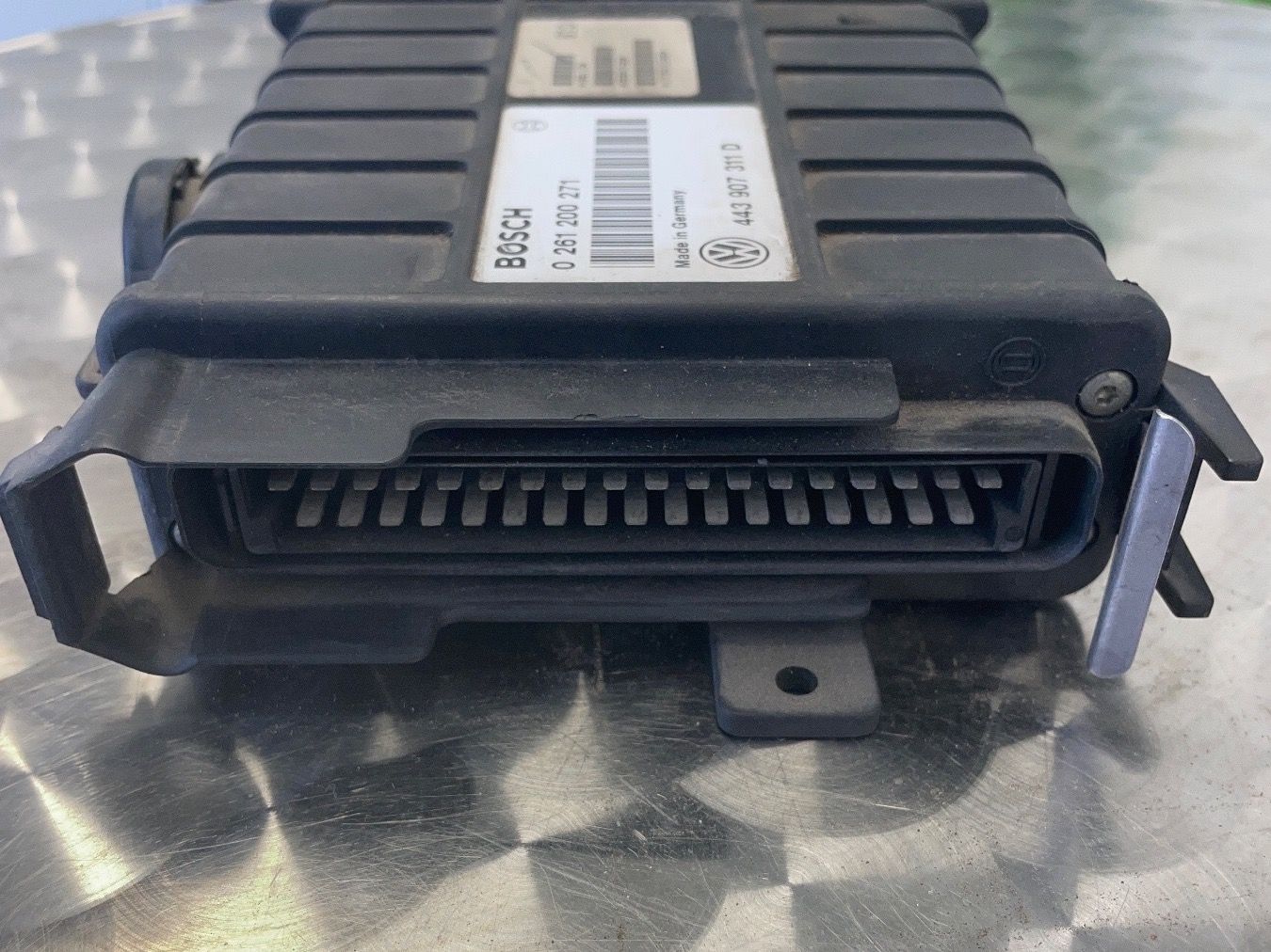 Bosch Tutti pezzi di ricambio auto: Steuergerät Bosch 0261200271 443907311D – Usato da St.Gallen venduto da maierm01 1